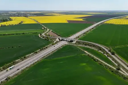 Στη Ρουμανία, σχεδόν 800 χιλιόμετρα αυτοκινητοδρόμων και οδών ταχείας κυκλοφορίας βρίσκονται υπό κατασκευή